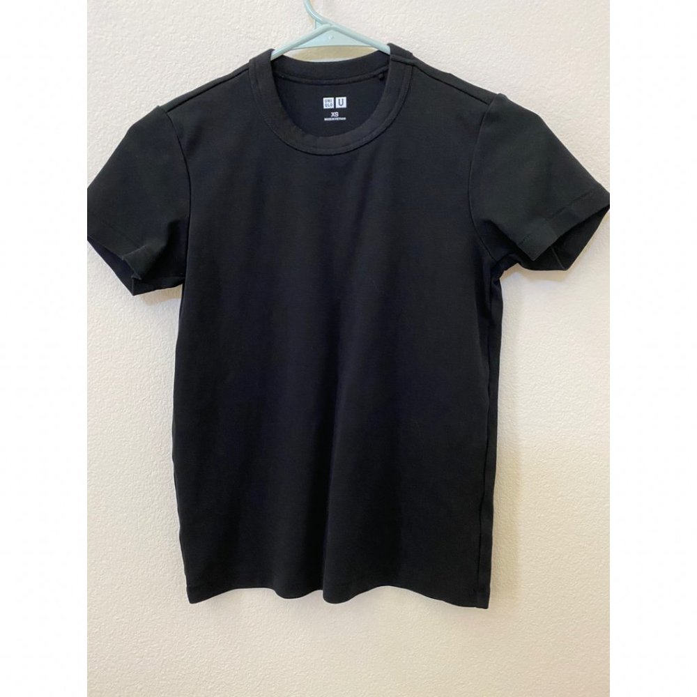 Uniqlo U T-shirt.